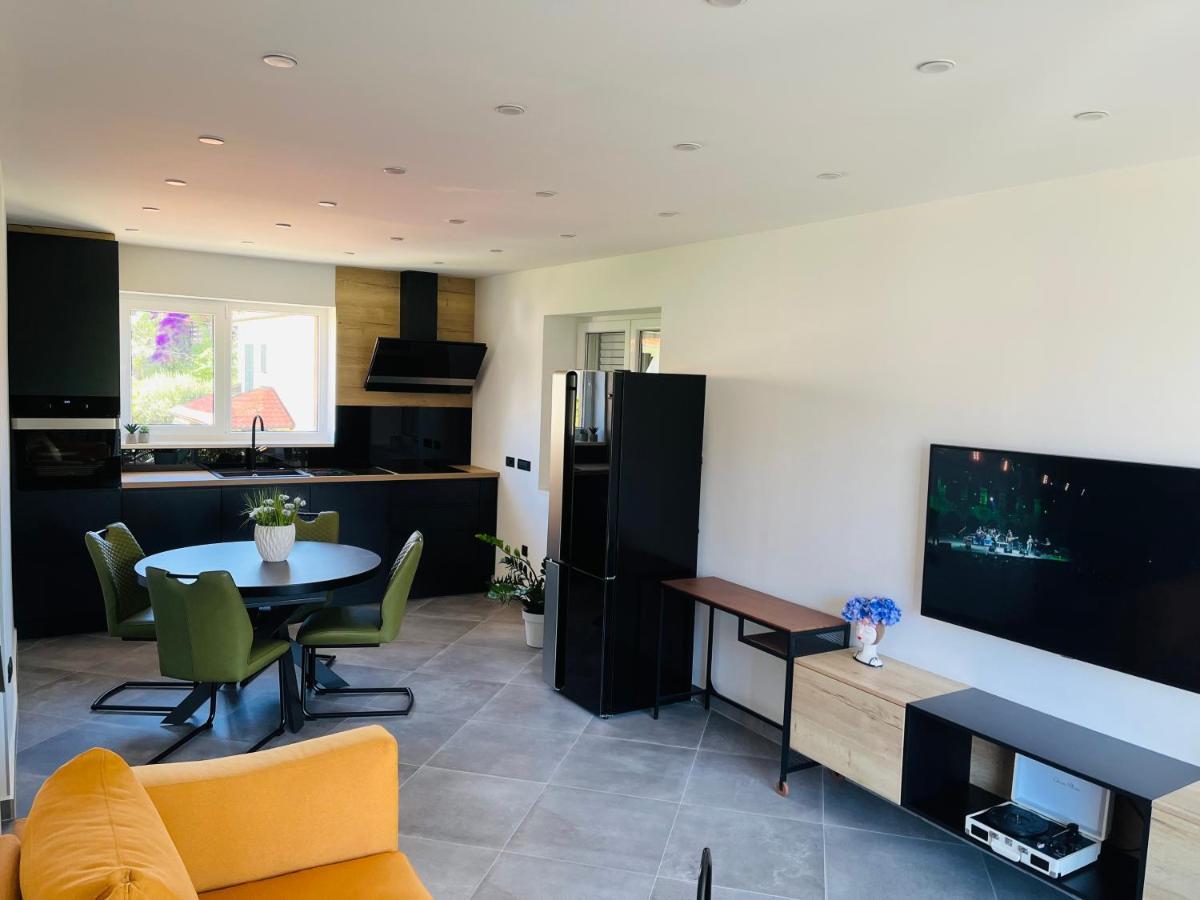Kia Ora Apartment โตรกีร์ ภายนอก รูปภาพ